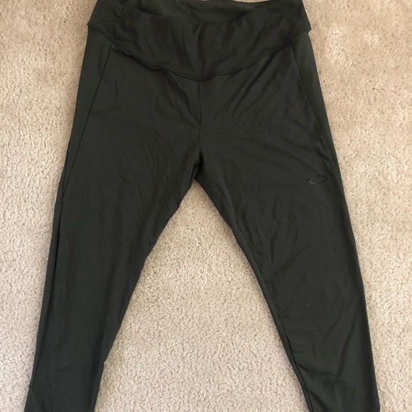 Women’s Oakley training leggings - Picture 1 of 3